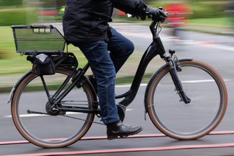 Radfahrer bei zwei Unfällen in Zwickau leicht verletzt - Zwei Fahrradfahrer sind in Zwickau bei Unfällen verletzt worden.
