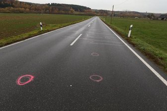 Radfahrer frontal erfasst: Autofahrer muss sich vor Gericht verantworten - An dieser Stelle wurde der Radfahrer von dem Pkw frontal erfasst.