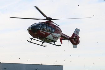 Radfahrer stirbt nach Unfall in Schneeberg - Der Fahrradfahrer wurde mit einem Rettungshubschrauber ins Krankenhaus geflogen.