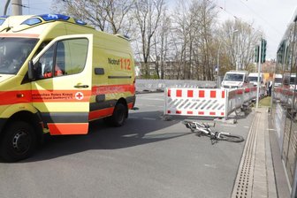 Radfahrerin nach Kollision mit Straßenbahn leicht verletzt - Am Mittwochnachmittag ist eine 47-jährige Radfahrerin mit einer Straßenbahn kollidiert.