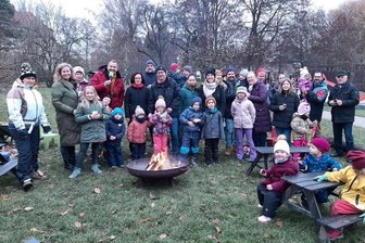 Radio aus dem Kindergarten: Warum Moderator Silvio Zschage zu Besuch in die Kita der Sinne kam - Radiomoderator Silvio Zschage hatte das Mikro ausgepackt und aus der Kita der Sinne in Chemnitz berichtet. Er hatte sich über die Einrichtung informiert und mit Kindern über die Adventszeit gesprochen.