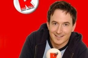 Radio Hamburg entschuldigt sich bei Auern -
<p class="artikelinhalt">Mit seinem Lied in der Morning-Show hat Moderator und Sänger Horst von Radio Hamburg große Empörung ausgelöst.</p>