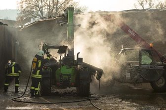 Radlader in Großschirma in Flammen -