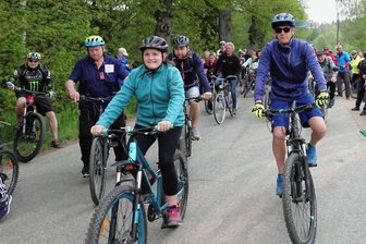 Radlersonntag im Mülsengrund: So wird die Tour ein tolles Erlebnis - Während es voriges Jahr von Neuschönburg nach Niederschindmaas ging (Foto vom Start), geht die Tour zum Radlersonntag dieses Jahr in Niederschindmaas los. 