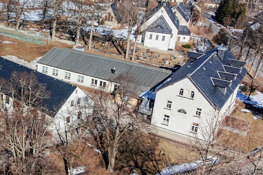 Radonkonzentration in Jöhstädter Schulen und Kitas zu hoch - Die Grundschule in Grumbach gehört zu den kommunalen Gebäuden, die eine hohe Radonkonzentration aufweisen. 