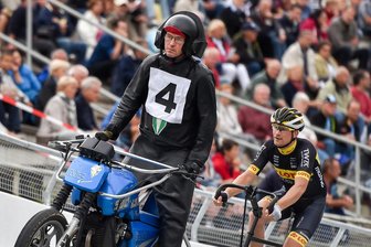 Radsport: Chemnitzer Steher-Duo möchte zu Hause nach Meisterschaftsgold greifen - Robert Retschke hinter seinem Schrittmacher Holger Ehnert. Beide nehmen auf der Heimbahn in Chemnitz erneut Anlauf, nach drei zweiten Plätzen endlich mal Deutscher Meister zu werden.