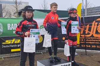 Radsport: Erfolgreicher Saisonauftakt für die Talente des ESV Lok Zwickau - Edgar Hilber (links) und Levi Matteo Schreiber (rechts) vom ESV Lok Zwickau fuhren in Leipzig gleich zum Saisonauftakt die ersten Podestplätze ein.
