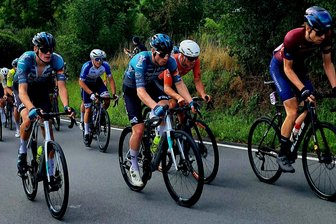 Radsport: Erzgebirger fährt bei Deutscher Berg-Meisterschaft in die Top Ten - Pepe Albrecht (Mitte) schaffte es in die Top Ten.