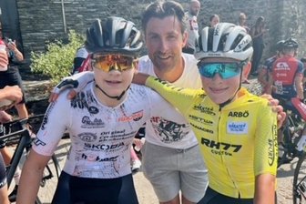 Radsport: Jungem Ebersbacher fehlen nur acht Sekunden zum Gesamtsieg - Auf Talentsichtung: Bernhard Eisel (Sportlicher Leiter des Teams Bora-hansgrohe/Mitte) mit Gerry Horn (links) und Georg Wartelsteiner.