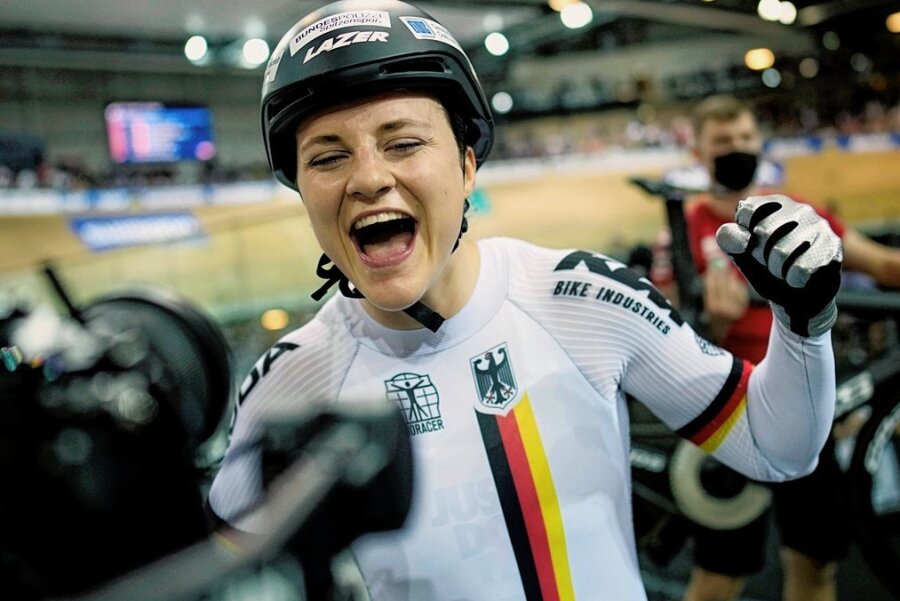 Radsport-WM: Damenduo voller Glücksgefühle - Lea Sophie Friedrich kann ihren WM-Titel im Keirin verteidigen. Für sie war es in Frankreich das zweite Gold.