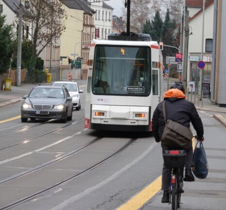 Radstreifen-Streit: Räte wollen doch nicht vor Gericht ziehen - Über die provisorischen Fahrradstreifen auf der Marienthaler Straße wird weiter diskutiert. 