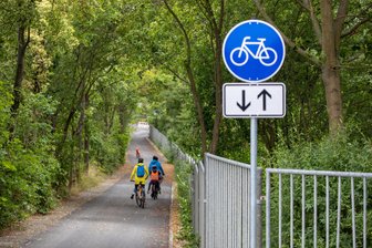 Radweg entlang der S 298 in Pöhl: Warum sich Fahrradfahrer noch gedulden müssen - Der Radweg entlang der S 297 an der Pöhl wurde 2023 fertiggestellt.