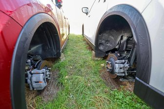 Räder im Wert von 160.000 Euro sichergestellt: Wenn sich Kripo-Ermittler aus Zwickau (fast) wie in einem Reifen-Lager fühlen - Räder-Diebe waren im Landkreis Zwickau unterwegs. Die Polizei hat das Diebesgut mittlerweile den Autohäusern zurückgegeben.