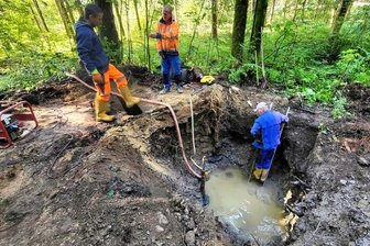 Rätsel um alte Anlage gelöst - Erkundungsgrube: Der Schlauch führt über die Kammer.