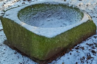 Rätsel um alte Steintröge gelöst - Sie werden Griebenherde genannt und dienten früher vielerorts in waldreichen Gegenden zur Pechgewinnung. 