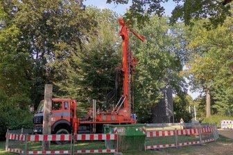 Rätsel um Bautechnik am Schumannplatz gelöst - Der Park am Schumannplatz mit dem Klangraum. 