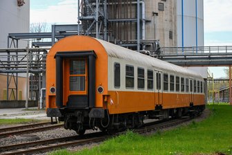 Rätsel um besondere Züge in Chemnitz - Dieser Zug steht auf dem Kraftwerksgelände in Furth und erinnert an den „Städteexpress“.