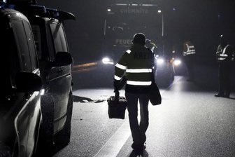 Rätsel um toten Mann auf A 4 bei Chemnitz: Polizei gibt neue Details bekannt - Die Autobahn war in eine Richtung stundenlang gesperrt.