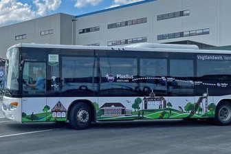Rätsel ums Aus der Amazon-Buslinie - Abgefahren: Die Buslinie 51 vom Vogtland ins Gewerbegebiet nach Hof und zurück ist schon wieder Geschichte.