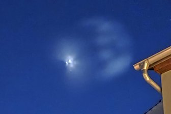 Rätselhafte Lichterscheinung am Himmel über Sachsen: Das steckt dahinter - Was war am Sonntagabend über dem Nachthimmel von Kleinwaltersdorf zu sehen?