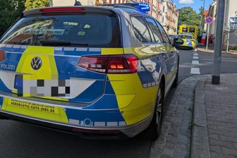 Rätselhafter Rettungseinsatz in Frankenberg - Zwei Streifenwagen hatten den Rettungsdienst bei dem Einsatz begleitet.