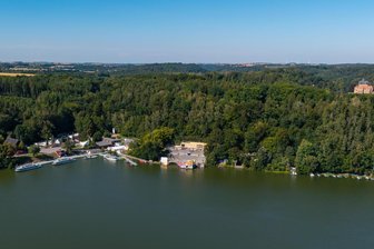 Rätselhafter Unfall in Mittweida: Geländer bricht, Mann stürzt aus 15 Metern Höhe in Talsperre - Bei einer Wanderung entlang der Talsperre Kriebstein ereignete sich ein tragischer Unfall.