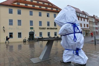Rätselraten in Freiberg: Was steckt unter den Verhüllungen auf Schlossplatz und an Petrikirche? -