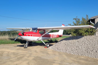 Rätselraten um Flugzeuglandung bei Plauen - War der Pilot in Not? Am Samstag landete ein einmotoriges Flugzeug auf einem Feld in Taltitz. Das Propellerflugzeug sorgte für Aufsehen. Glücklicherweise ging bei der Landung alles gut. 