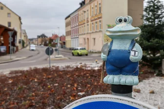 Rätselraten um Froschfiguren am Glauchauer Kreisverkehr - 