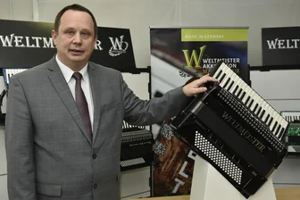 Rätselraten um insolvente Weltmeister Akkordeon Manufaktur in Klingenthal - Geschäftsführer Frank Meltke wolle zuletzt noch einen Investor finden.