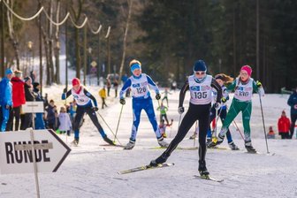 "Rätzteich-Gletscher" wird zum Treffpunkt für die Nachwuchselite - Mitte Januar stellte der 59. Pokallanglauf "Rund um Marienberg" eine gelungene Generalprobe für den Schülercup dar. Allerdings wurde die Schneedecke aufgrund milder Temperaturen danach dünner, weshalb nun ein großer Arbeitseinsatz des ATSV nötig war. 