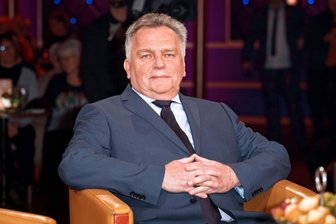 Räumungsurteil wegen 40.000 Euro Mietschulden: Wende-Minister Günther Krause steht erneut mit dem Rücken zur Wand - 2020 zog Ex-Bundesverkehrsminister Günther Krause als erster Politiker ins Dschungelcamp ein. Später gab es aber Ärger, weil er seinem Insolvenzverwalter die Honorarhöhe verschleiert haben soll.