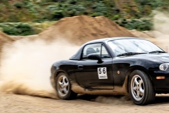 Rallye auf Schotter: Slalomfinale in Zwickau wirbelt Staub in Kiesgrube auf - Konrad Mallok vom AMC Annaberg fühlt sich auf losem Untergrund wohl.