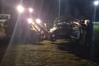 Rallye Erzgebirge: Autoeinschlag sorgt in Wiesa für Trubel und ein Video zeigt den Überschlag - Noch am Abend wurde das Unfallauto vom Sportplatz in Wiesa weggehoben, das Fußballspiel tags darauf ausgetragen. Die Organisatoren der Rallye konnten den Fußballern ihre anfänglichen Sorgen mittlerweile nehmen.