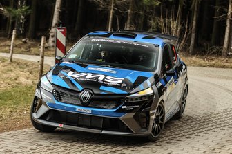 Rallye Erzgebirge: Warum ein Seriensieger diesmal die Seiten gewechselt hat - Carsten Mohe feierte im Renault Clio Rally3 seinen 25. Start. Der Crottendorfer belohnte sich mit einem Klassensieg.