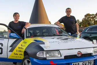 Rallye Grünhain: "Erze"-Chefin wagt sich auf den "heißen Sitz" - Daniela Pötzsch, Geschäftsführerin des Chemnitzer Automobil- und Motorrad-Clubs, fuhr neben Frank Winkler die Rallye Grünhain mit.
