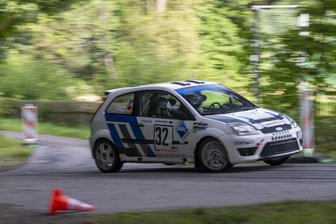 Rallye Grünhain: Warum der Rekordsieger gern wiederkommt und ein Team auf Winterreifen gestartet ist - Yannik Keller und Lilly Kunz waren im Ford Fiesta ST 150 zügig unterwegs und steuerten für den MC Grünhain bei der Heimrallye Klassensilber bei.