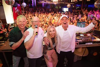 „Ramba Zamba in der Pampa“: So feiert das Vogtland mit Katja Möckel und Uwe Fischer von Hitradio RTL - Uwe Fischer, Christian Bieselt, Katja Möckel und Daniel Pavel sorgten Disconacht in Adorf für Stimmung.