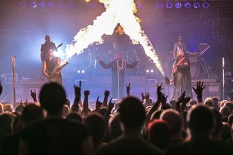 Rammstein-Songs erklingen im Tivoli - Die Rammstein-Tribute-Band Stahlzeit hat am Samstagabend das Tivoli in