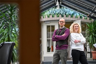 Ran an den Text: Chemnitzer Verein sucht junge Schreibtalente - Thomas Kurt Grieser und Veronika Ahnert verwirklichen sich im Schreiben. Sie suchen Verbündete. Der Autorenverein trifft sich regelmäßig im Kraftwerk, wo das Foto entstand.