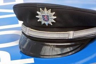 Randalierer beschmieren Auto mit SS-Rune -
