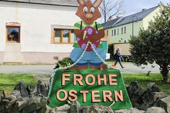 Ranspach zeigt sich österlich geschmückt - Schön geschmückt zeigt sich in Ranspach die Dorfmitte.