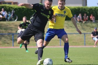 Rapid im Vorteil nach torlosem Remis - Intensive Zweikämpfe wie hier zwischen Rapids Belmin Mesan (links) und Reichenbachs Pascal Kästner gab es viele beim 0:0.
