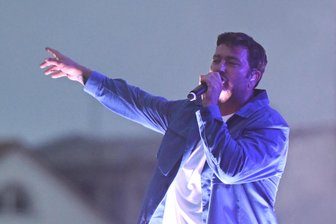 Rapper Marteria kündigt neues Album an: Reicht das gegen das Canceln? - Marteria am Donnerstag beim Gratis-Konzert am Strand von Warnemünde.