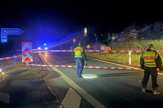 Rasende Rinder: Hier stoppt die Polizei vier Ausreißer nach ihrer Autobahn-Tour - Die Polizei hielt die Tiere an der A72 bis zum Eintreffen des Halters in Schach.