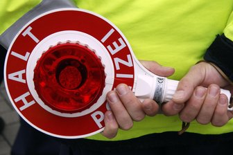Raser geht Polizei ins Netz - Die Polizei führte am Dienstag auf der A 4 bei Glauchau Tempokontrollen durch. Mit knapp 170 statt der erlaubten 80 Kilometer pro Stunde schoss ein Fahrer den Vogel ab.