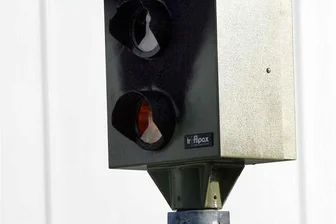 Rasern geht es an den Kragen: Auerbach lässt nächste Woche drei Blitzer aufstellen - Welche Blitzer aufgestellt werden, ist in der Öffentlichkeit nicht bekannt. Nächste Woche beginnen die Bauarbeiten.