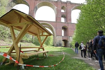 Rastplatz am Fuße der Elstertalbrücke -
