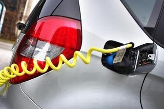 Rathaus - Stadträte wollen mehr Elektroautos - 