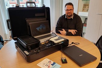 Rathaus to go: Ist der Bürgerkoffer im Landkreis Zwickau Top oder Flop? - Zwickaus Finanzbürgermeister Sebastian Lasch ist begeistert von den Möglichkeiten des Bürgerkoffers.